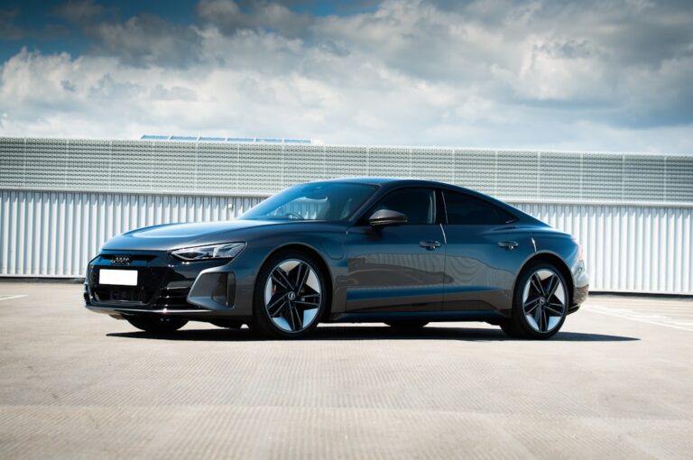 Czy warto kupić auto hybrydowe? Opinie ekspertów